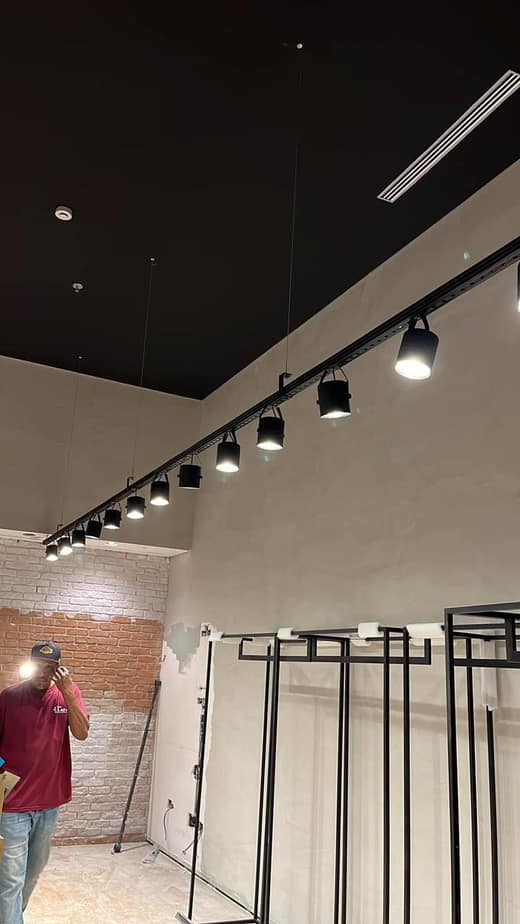 Instalação de iluminação em trilho para loja comercial em Fazenda Rio Grande