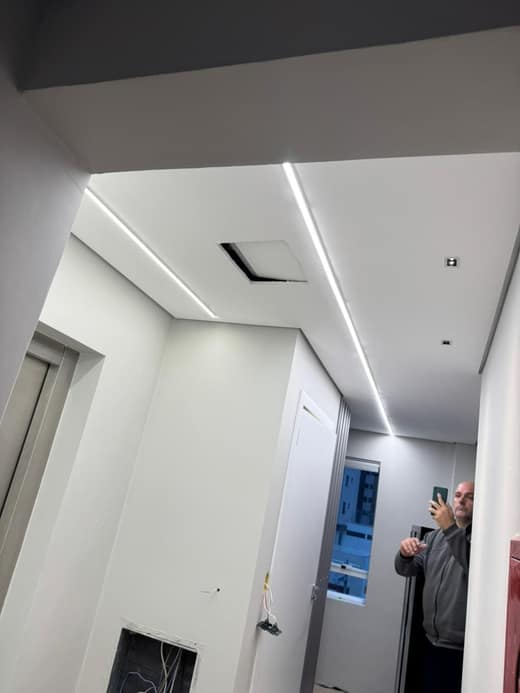Instalação de fita de LED em sanca de gesso em Fazenda Rio Grande