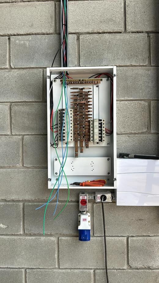 Padrão de entrada de energia instalado pela LC Eletricista em Fazenda Rio Grande