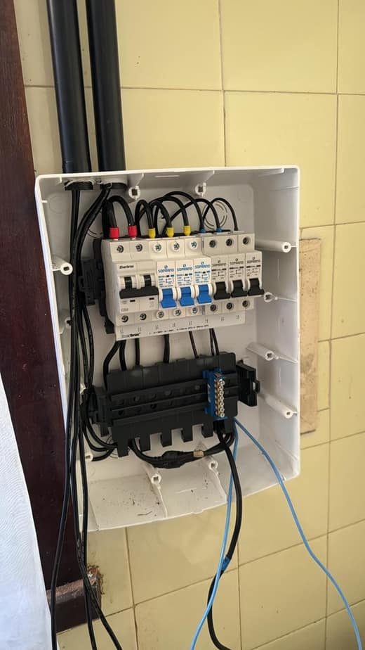 Quadro elétrico residencial instalado em Fazenda Rio Grande
